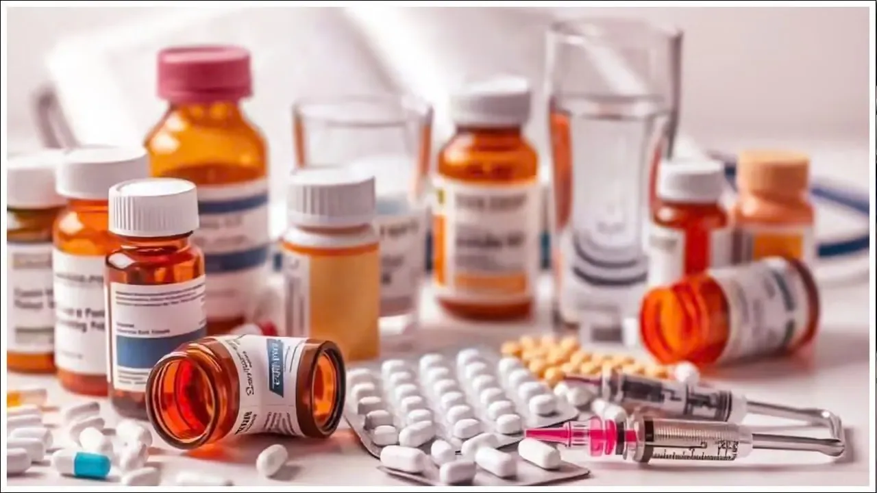 NPPA Cancer Drugs Price Drop: कैंसर के मरीजों को बड़ी राहत, NPPA ने जारी की 543 दवाओं के संशोधित MRP की नई लिस्ट; 9 नवंबर से लागू होंगी कीमतें