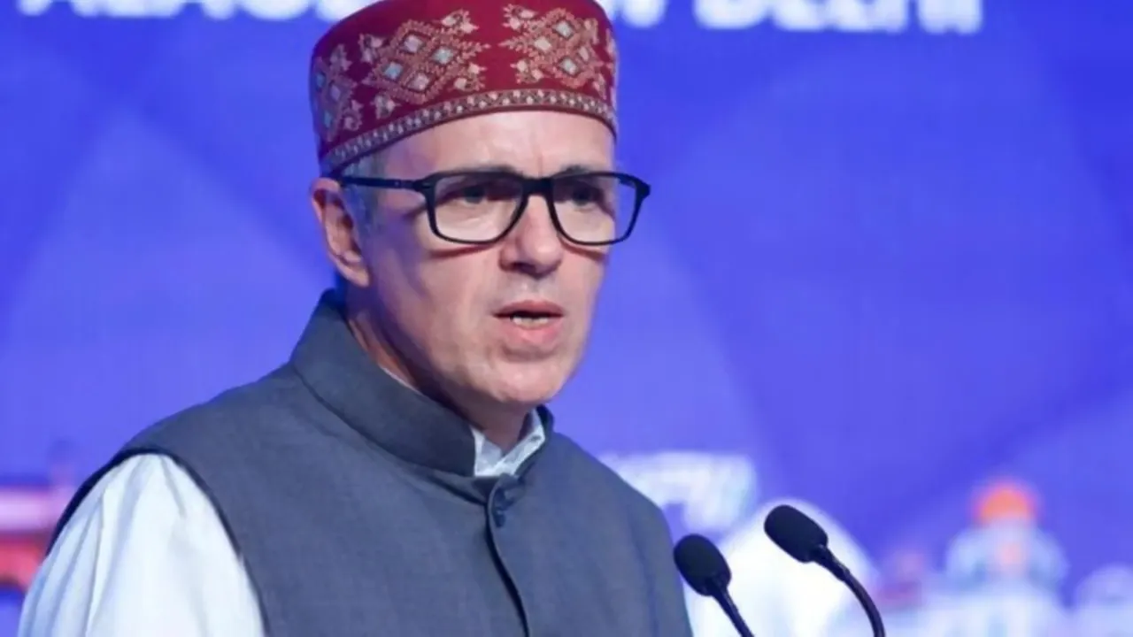 Jammu and Kashmir Politics: एलजी मनोज सिन्हा से मिले मुख्यमंत्री उमर अब्दुल्ला, जल्द शपथ लेंगे नए मंत्री