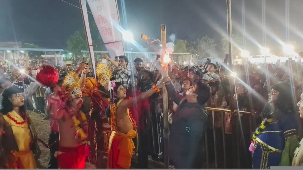 Dhamtari Balrampur Dussehra News: छत्तीसगढ़ के विभिन्न जिलों में धूमधाम से मनाया गया विजयादशमी का पर्व, धमतरी में बदला रावण दहन का स्थल