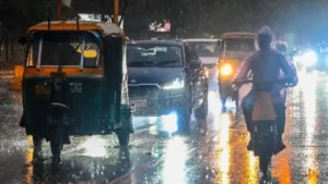 IMD Weather Update: उत्तर भारत में पश्चिमी विक्षोभ का असर, दिल्ली में भारी बारिश और जलभराव से जनजीवन प्रभावित
