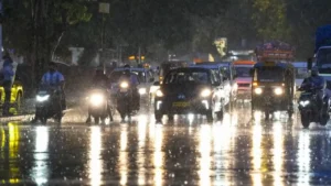 Weather Forecast Delhi: पश्चिमी विक्षोभ का असर, दिल्ली-एनसीआर में झमाझम बारिश के बाद गिरा तापमान; मौसम हुआ सुहावना