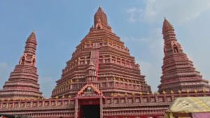 Katras Durga Puja 2026: धनबाद के कतरास में थाईलैंड के अरुण मंदिर जैसा भव्य पंडाल, शंख और सीप से की गई खास सजावट