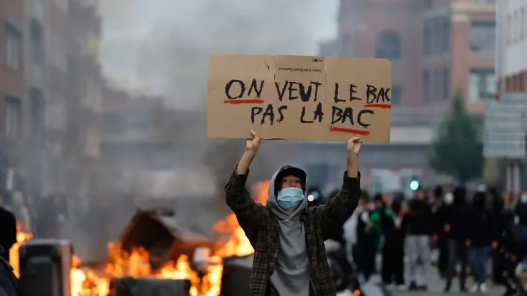 France Protests News: फ्रांस में सरकार के खिलाफ फूटा गुस्सा, सड़कों पर उतरे 5.5 लाख लोग— राष्ट्रपति मैक्रों के खिलाफ प्रदर्शन तेज