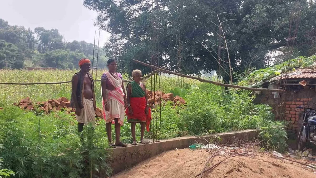 पीएम जनमन आवास के नाम पर ठगी, बैगा आदिवासियों से पैसे हड़पने वाले 2 ठेकेदारों पर FIR