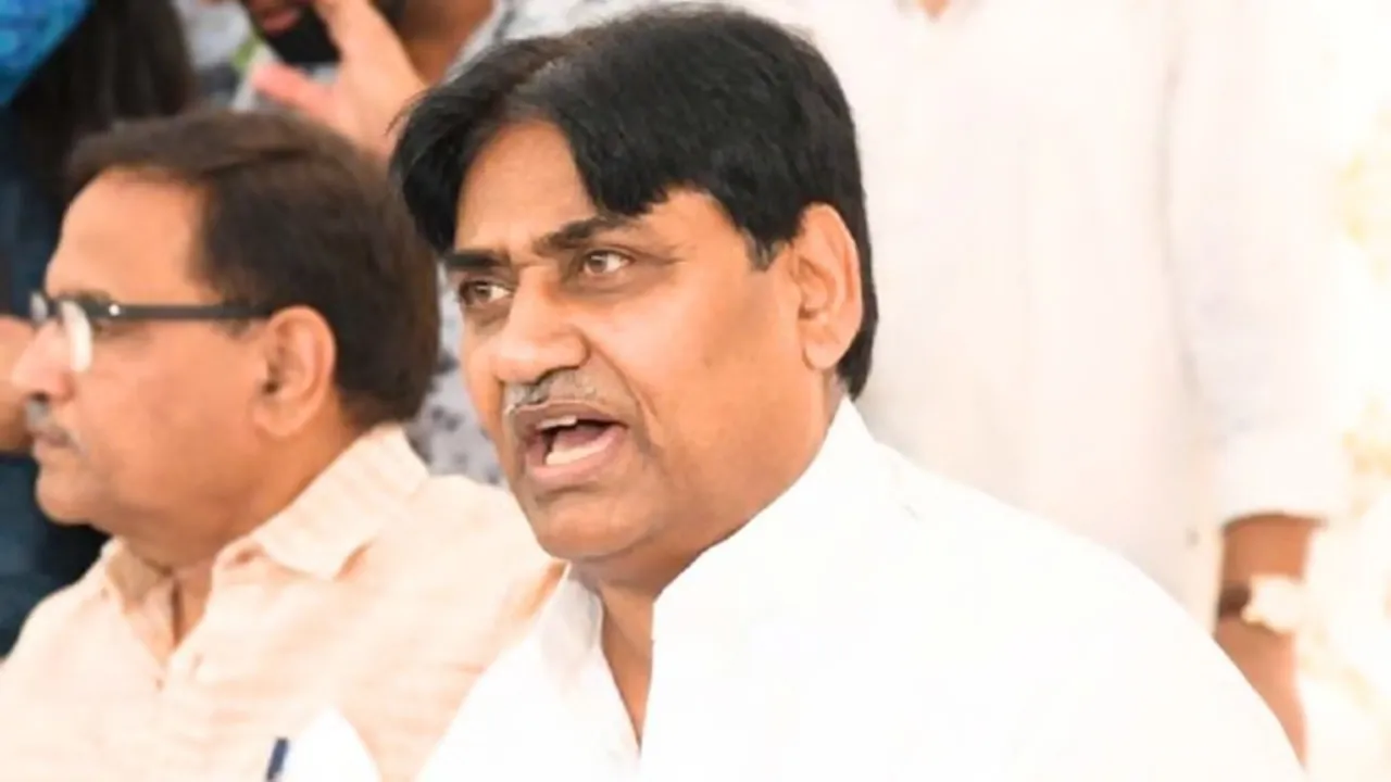 Govind Singh Dotasara Protest: एनएसयूआई नेत्री रितु बराला मारपीट मामले में गरमाई सियासत, जयपुर कमिश्नरेट पर बैठे पीसीसी चीफ डोटासरा