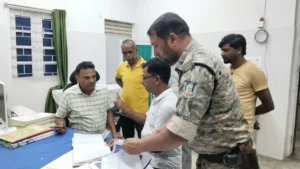 Student Suicide Giridih: सुभाष इंस्टीट्यूट ऑफ टेक्नोलॉजी के छात्र ने फंदे से लटककर दी जान, पुलिस जांच में जुटी
