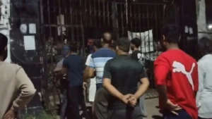 Sadar Hospital Giridih: युवती के पीछे पड़े मजनू की अस्पताल में हुई खातिरदारी, नगर थाना पुलिस ने बचाया