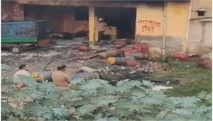 Faridabad Gas Agency Fire: फरीदाबाद के सरूरपुर में नारायण गैस एजेंसी में भीषण आग, सिलेंडर फटने से मची अफरा-तफरी