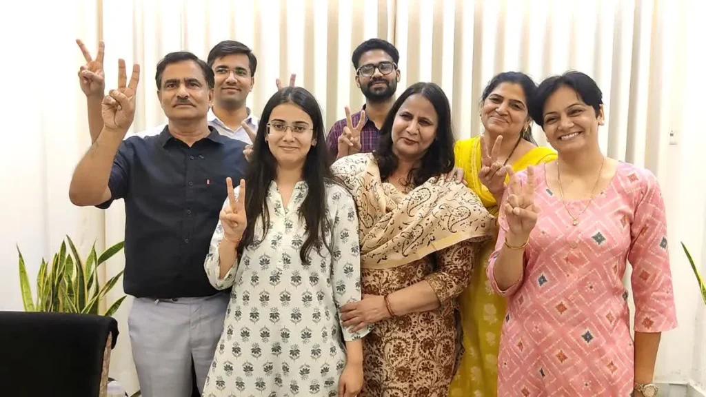 Hisar News: हिसार की बेटी मानवी लोहान ने बिना कोचिंग के HCS परीक्षा में हासिल किया आठवां रैंक
