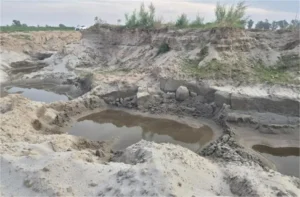 लुधियाना में सतलुज नदी पर अवैध रेत खनन पर बड़ी कार्रवाई, सरपंच समेत कई लोगों पर केस दर्ज
