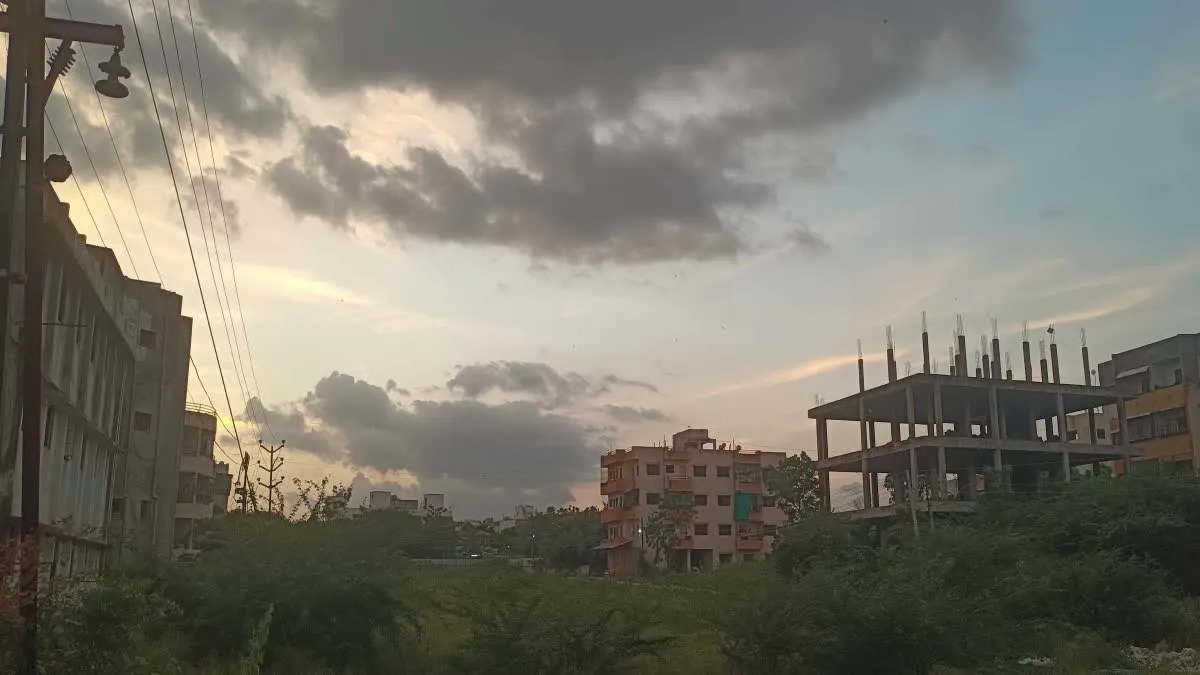 MP Weather Update: मध्य प्रदेश में बदला मौसम का मिजाज, इन जिलों में बारिश और आंधी का अलर्ट; पचमढ़ी में सबसे ठंडी रात