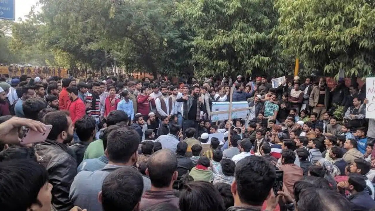 Jamia Millia Islamia Protest Ends: जामिया यूनिवर्सिटी के छात्रों की बड़ी जीत, 18 दिन बाद खत्म हुई भूख हड़ताल; प्रशासन ने मानी सभी मांगें