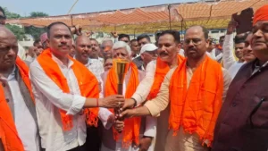 Dhanbad News: प्रधानमंत्री मोदी के 25 साल के सार्वजनिक जीवन पर धनबाद में निकली भव्य मशाल और बाइक रैली