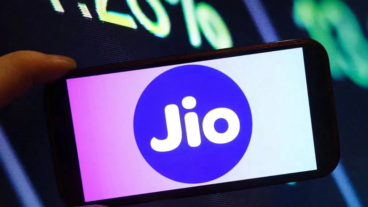 Jio Platforms IPO Listing: शेयर बाजार में रिलायंस के जियो का धमाकेदार डेब्यू, 30,200 करोड़ के मेगा आईपीओ ने पहले ही दिन निवेशकों को किया मालामाल