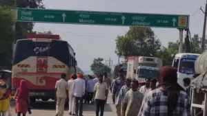 Balod News: कबीरधाम में भारतीय किसान संघ का उग्र प्रदर्शन, 23 सूत्रीय मांगों को लेकर ट्रैक्टरों से किया चक्का जाम