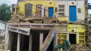 Sheopur Building Collapse News: श्योपुर के विजयपुर में भरभराकर गिरी पुराने मकान की ऊपरी मंजिल, टला बड़ा हादसा