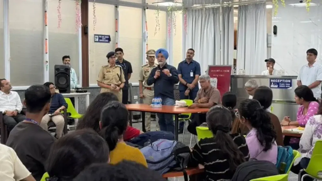 AIIMS Delhi: उपराज्यपाल तरनजीत सिंह संधू ने AIIMS छात्रों से की ‘कॉफी पर चर्चा’, सुरक्षा और मेडिकल शिक्षा पर हुई बात