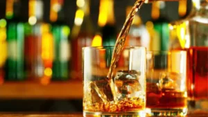 Delhi Liquor Booking App: दिल्ली में शराब खरीदने का तरीका बदला, अब मोबाइल ऐप से ऑनलाइन बुकिंग कर दुकान से लें बोतल
