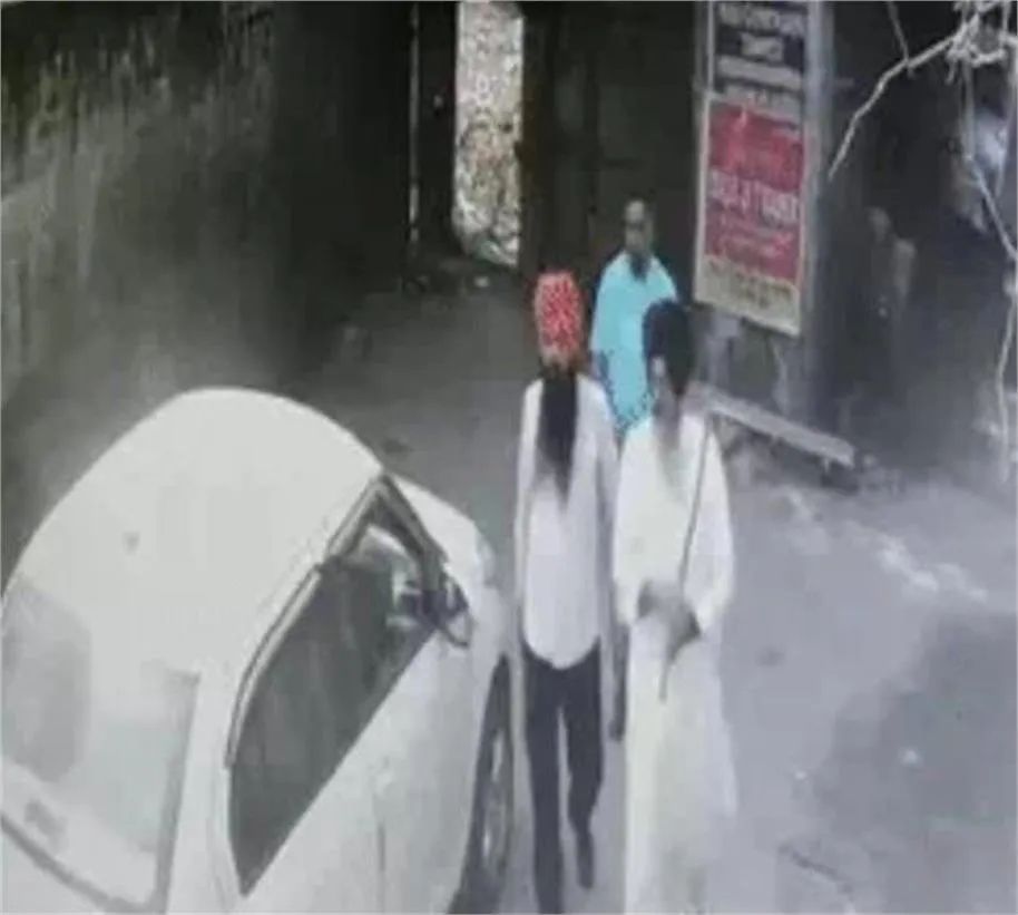 लुधियाना: डीआईजी ऑफिस के ठीक सामने दिनदहाड़े गुंडागर्दी, कार के शीशे तोड़े और हवाई फायरिंग कर भागे हमलावर
