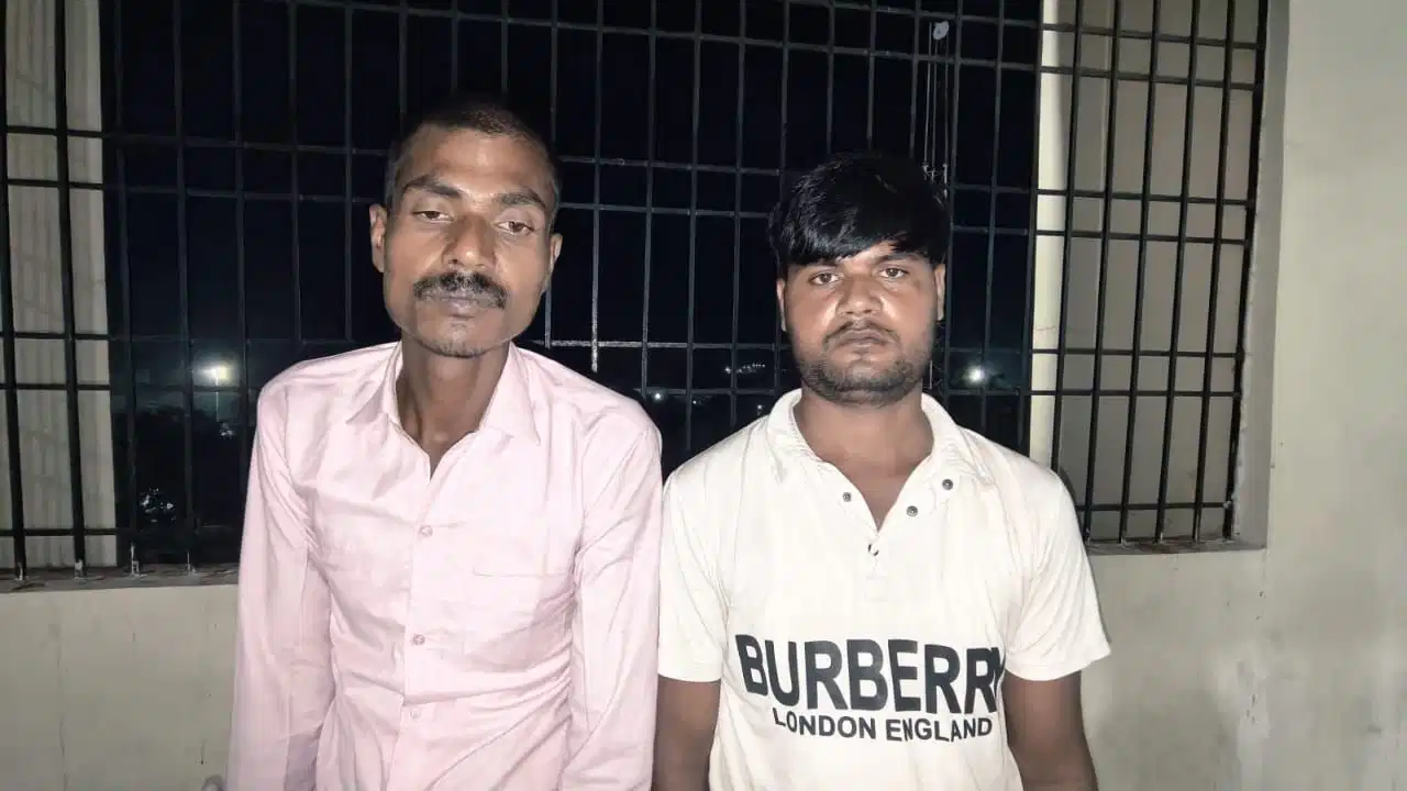 Madhepura News: जेएनकेटी मेडिकल कॉलेज के 5वीं मंजिल से ग्रिल और बेडशीट के सहारे भागे दो कैदी गिरफ्तार, पुलिस ने अलग-अलग ठिकानों से दबोचा