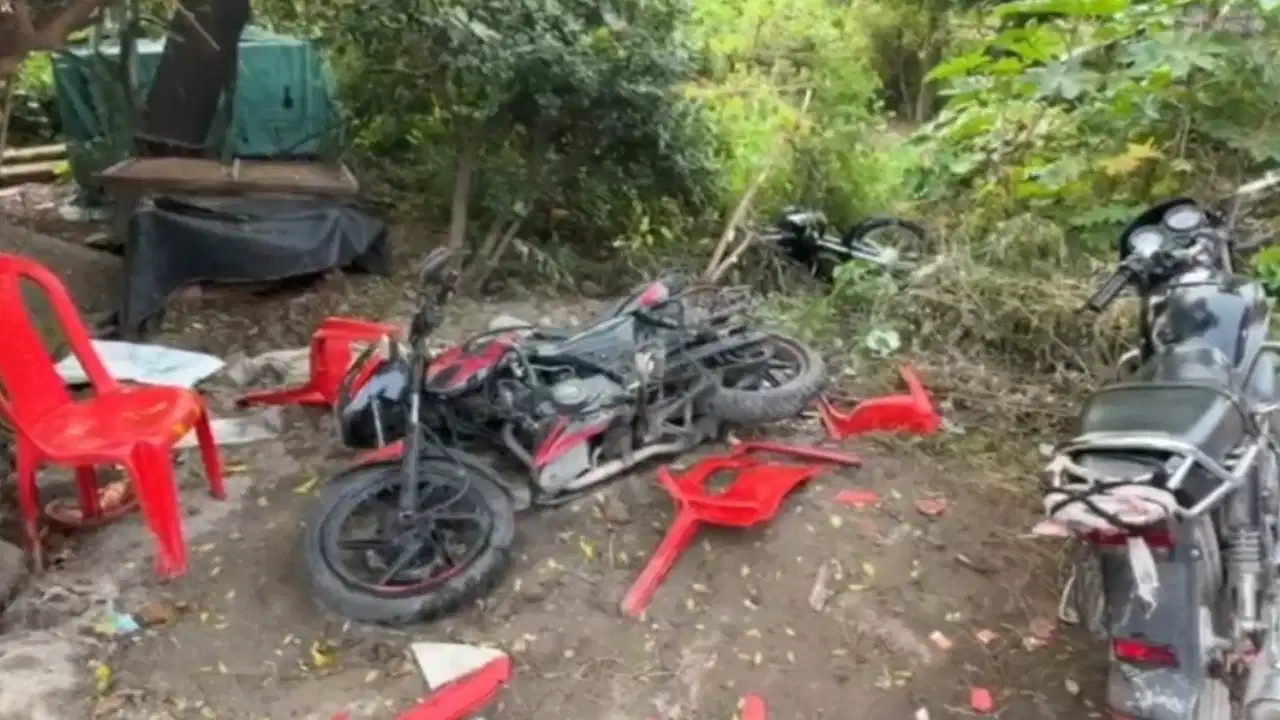 Nainital Ramnagar News: तेज रफ्तार कार का कहर, बाइक सवार को टक्कर मारने के बाद शोक में बैठे पांच लोगों को रौंदा