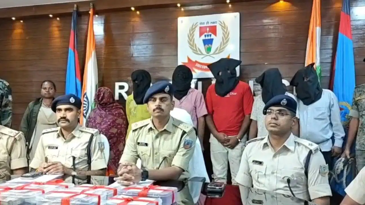 Ranchi Dacoity Case Solved: रांची में 60 लाख की डकैती का सनसनीखेज खुलासा, महिला समेत 6 आरोपी गिरफ्तार; एक महीने से कर रहे थे रेकी