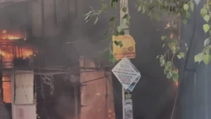 Noida News: सेक्टर-125 के कैफे में लगी भीषण आग, गैस रिसाव के चलते चार दुकानें चपेट में आईं