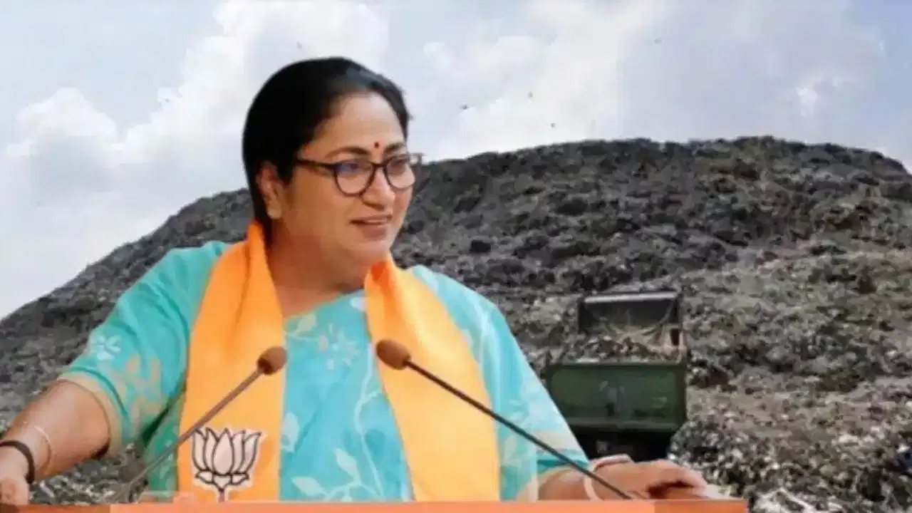 Okhla Landfill Site Visit: सीएम रेखा गुप्ता ने ओखला लैंडफिल साइट का किया निरीक्षण, 100 एकड़ जमीन कूड़े से हुई मुक्त