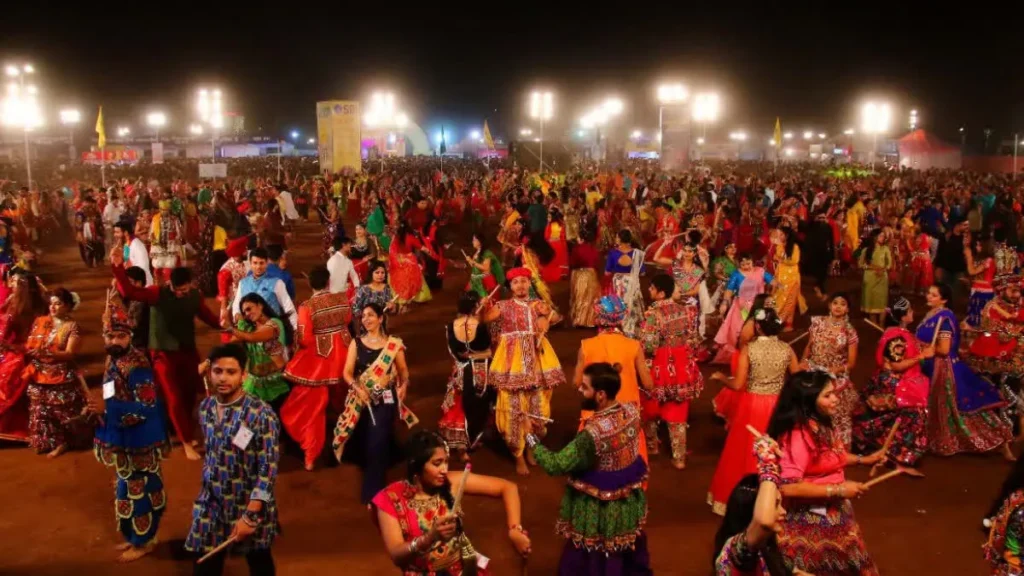 Bajrang Dal Garba Alert: छिंदवाड़ा में त्रिशूल दीक्षा कार्यक्रम के दौरान वीएचपी नेता ने कहा- बिना पहचान पत्र नहीं मिलेगी एंट्री