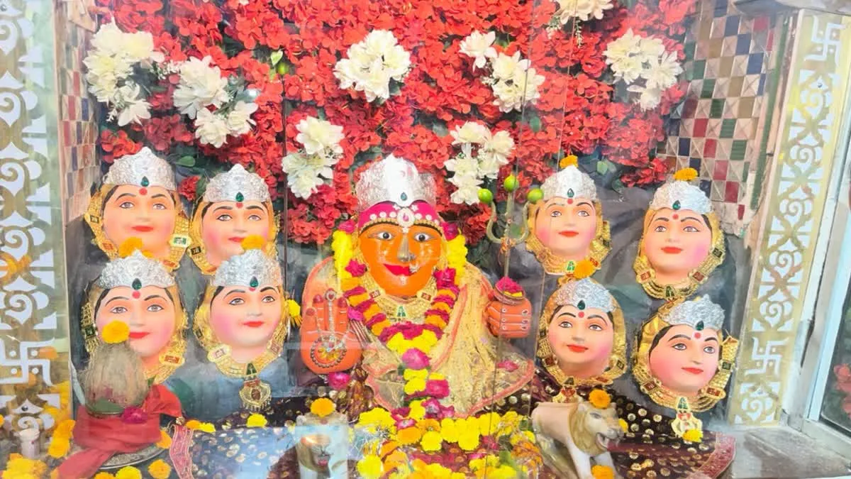Barwani News: बड़वानी के प्रसिद्ध मां मोटी माता मंदिर में उमड़ी भक्तों की भीड़, 200 साल पुरानी स्वयंभू प्रतिमा का है इतिहास