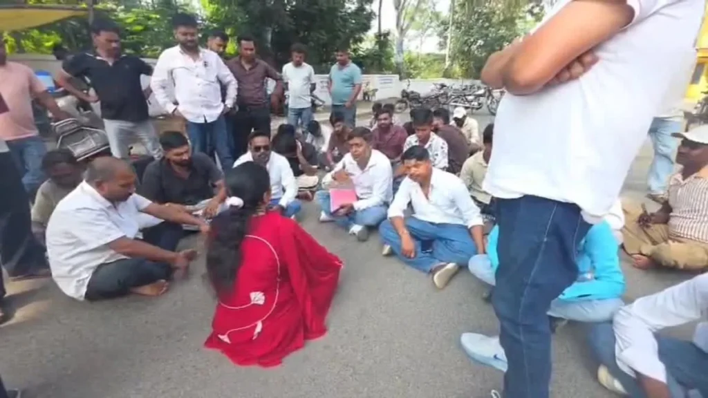 Bishrampur Chakkajam: सुबह 6 से रात 10 बजे तक नो-एंट्री लागू करने की मांग, प्रशासनिक आश्वासन के बाद भी जारी है गतिरोध