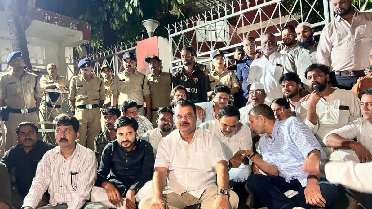 Congress Protest Bhopal: चुनाव आयोग के बाहर कांग्रेस नेताओं का हंगामा, पूरे प्रदेश में आंदोलन का ऐलान