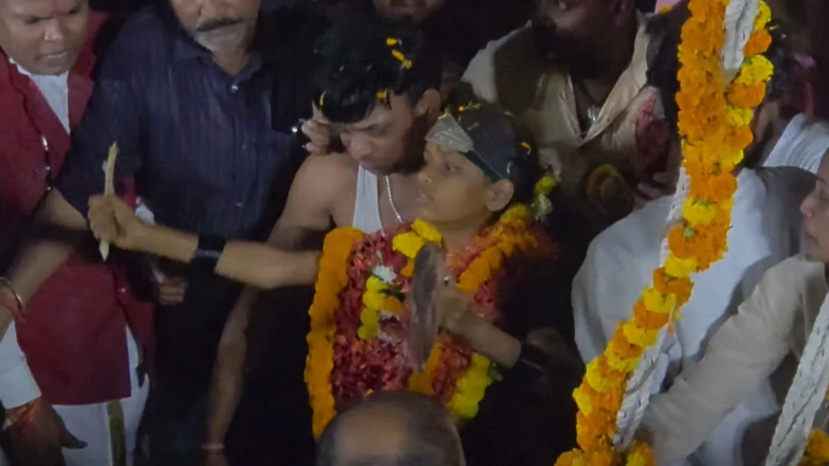 Bastar Dussehra 2026: काछनगादी रस्म के साथ शुरू हुआ बस्तर दशहरा, कांटों के झूले पर बैठीं देवी से मिली अनुमति
