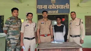 Kawardha Police Action: सरेआम धारदार हथियार लेकर घूम रहे थे बदमाश, सिटी कोतवाली पुलिस ने दबोचा