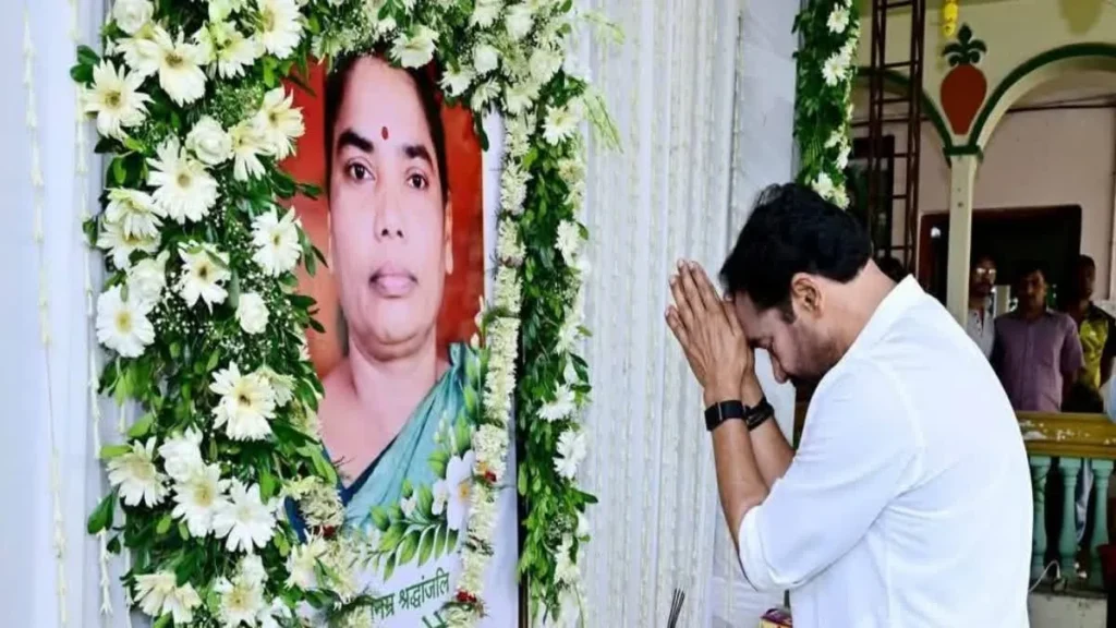 Jharkhand News Update: नेमरा में दिवंगत रूपी सोरेन का श्राद्ध कर्म, छत्तीसगढ़ के पूर्व सीएम और सांसद ने दी श्रद्धांजलि