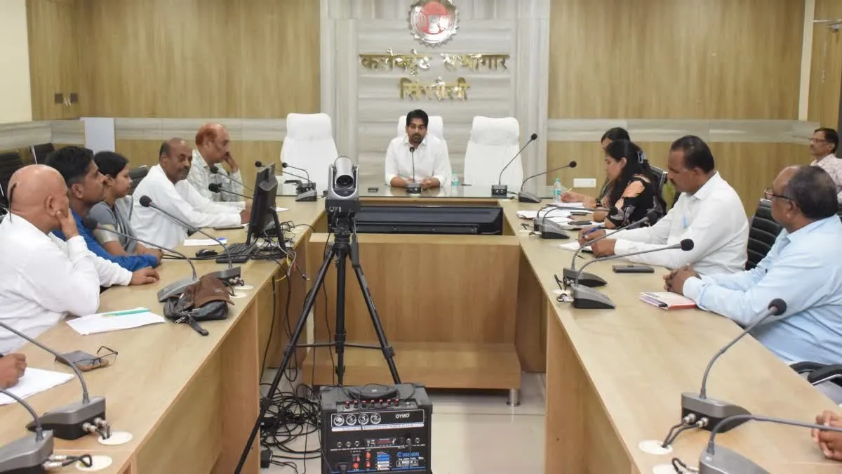 Singrauli Collector Initiative: एलन और आदित्य बिड़ला ग्रुप के सहयोग से छात्रों को मिलेगी सौगात, दूरदराज के 200 स्टूडेंट्स करेंगे तैयारी