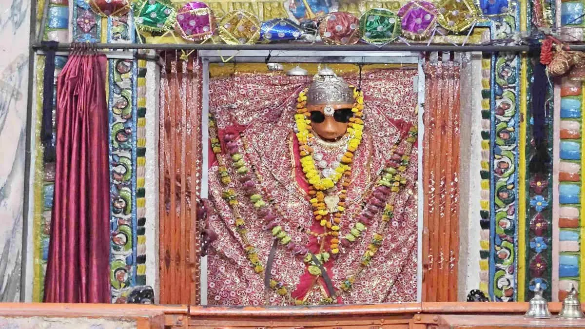 Shivpuri News: कंकाल की प्रतिमा और अजब रहस्यों से जुड़ा बलारी माता मंदिर, नवरात्रि में उमड़ती है भारी भीड़