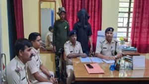 Ranchi Police Action: 11 एटीएम कार्ड और सिम के साथ साइबर ठग गिरफ्तार, खादगढ़ा बस स्टैंड के पास हुई कार्रवाई