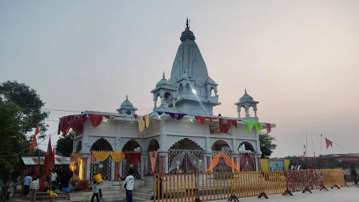 Tikamgarh Bagaj Mata Temple: बुंदेलखंड के प्रसिद्ध बगाज माता मंदिर का रहस्य, जहां जहरीले जीवों के काटने पर ठीक होते हैं लोग