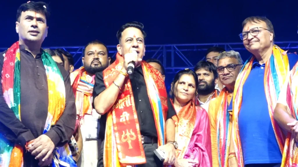 Durga Navnirman Samiti Durg: नवरात्रि उत्सव के दौरान गरबा पंडाल में मचा बवाल, पुलिस के पहुंचने से पहले हटे प्रदर्शनकारी