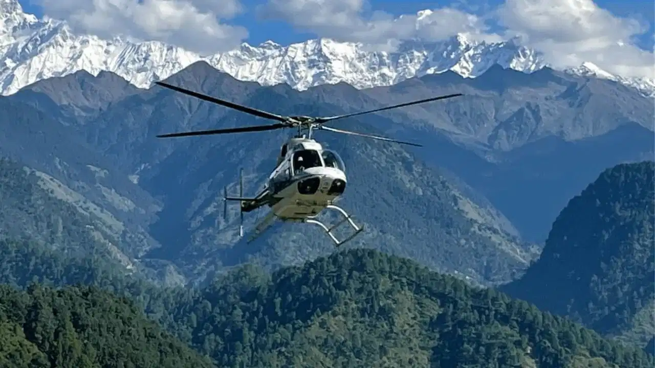 Uttarakhand Helicopter Crash: बद्रीनाथ से लौट रहा हेलिकॉप्टर जोशीमठ के पास क्रैश, पायलट समेत 6 लोगों की दर्दनाक मौत
