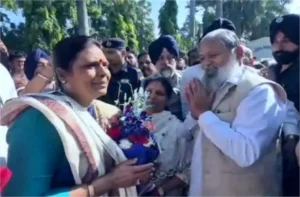 Ambala Cantt News: बीजेपी प्रदेश अध्यक्ष डॉ. अर्चना गुप्ता के अम्बाला पहुंचने पर जोरदार स्वागत, ऊर्जा मंत्री अनिल विज ने की अगुवाई