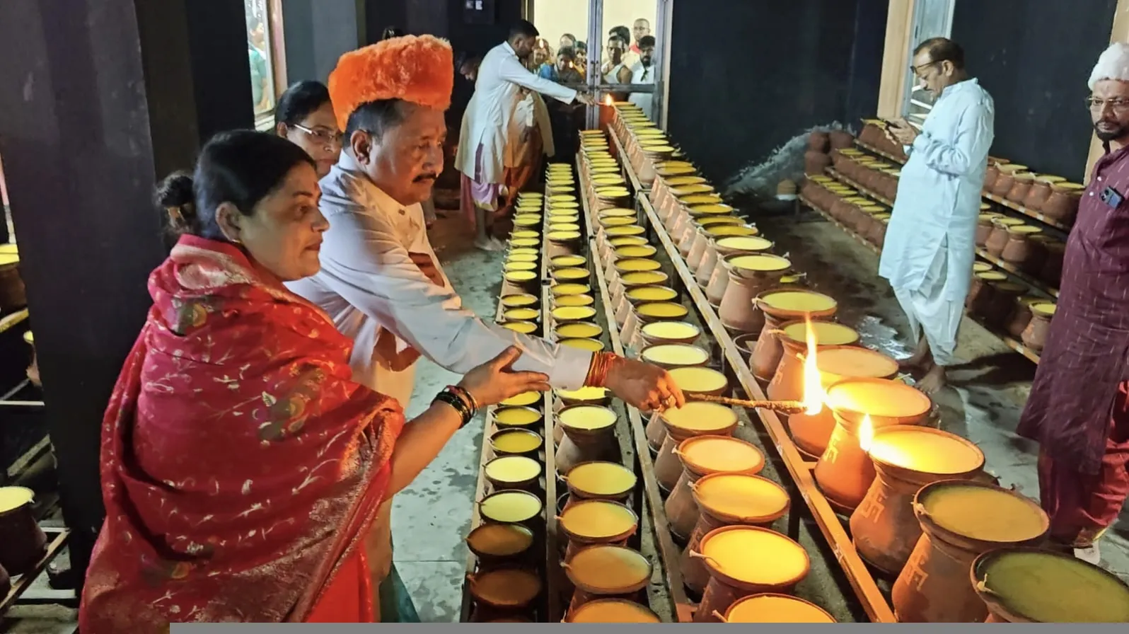 Maa Vindhyavasini Temple Dhamtari: देश ही नहीं विदेशों से भी जुड़ी भक्तों की आस्था, रोशनी से जगमगाया माता का दरबार