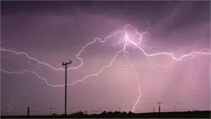Pathankot Lightning Incident: माधोपुर-शाहपुरकंडी सड़क पर खेतों में काम कर रहे मजदूरों पर गिरी आसमानी बिजली, एक की मौत व दो घायल