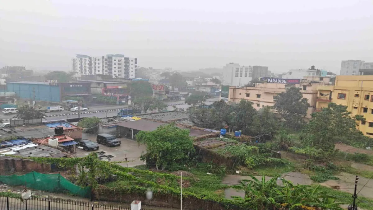 Ranchi Weather Alert: चक्रवात ‘अर्नब’ के असर से रांची में 28 से 30 अक्टूबर तक भारी बारिश का अनुमान, मौसम विभाग ने जारी किया ऑरेंज अलर्ट